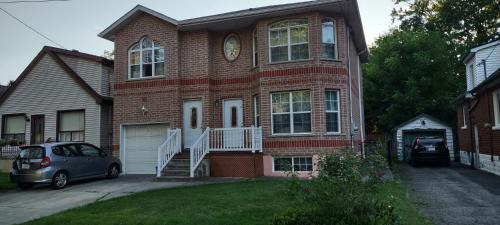 2 bdrm apartment 3 min walk to McMaster University