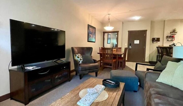 2 Bed, 2 Bath Condo w/Gas FP & Heated Parking!