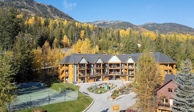 2 Bedroom, 2 Bath Ski in/Out at the base of Red Mtn
