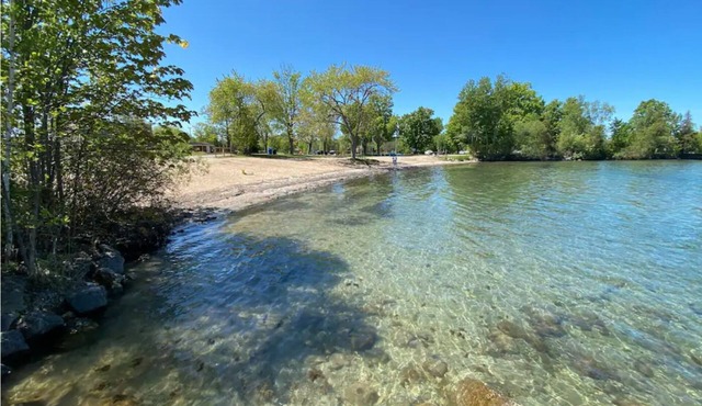 2 Bedroom Cabin Across Lake Simcoe