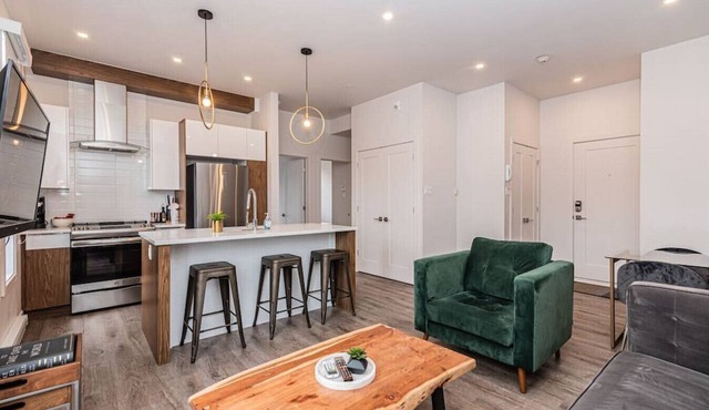 2 Bedroom Luxury in the Mile End by Denstays