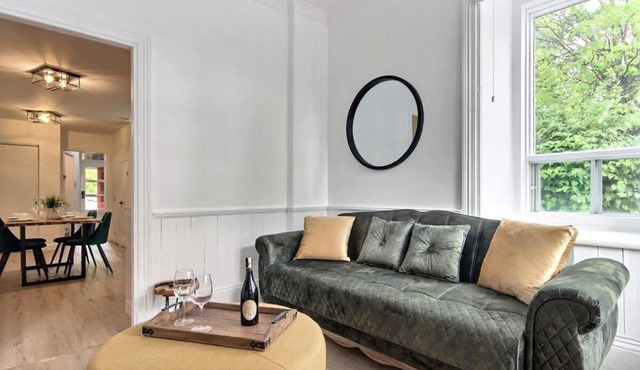 2 Full 2BR Apts Hot Tub & 4 Parking 8m Old QC