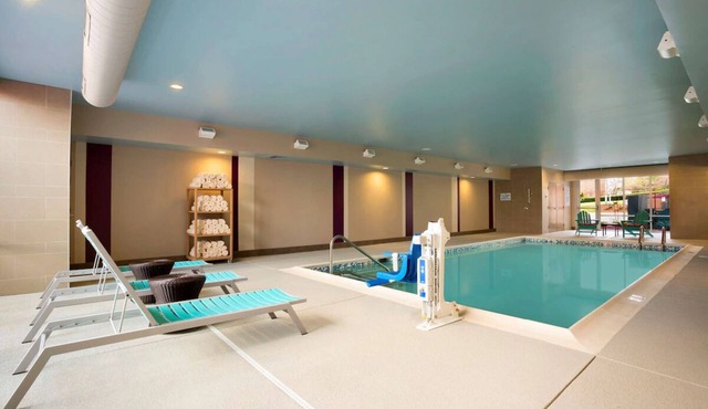 2 Units Conveniently Located Near Piedmont Triad Airport. Free Breakfast, Pool!