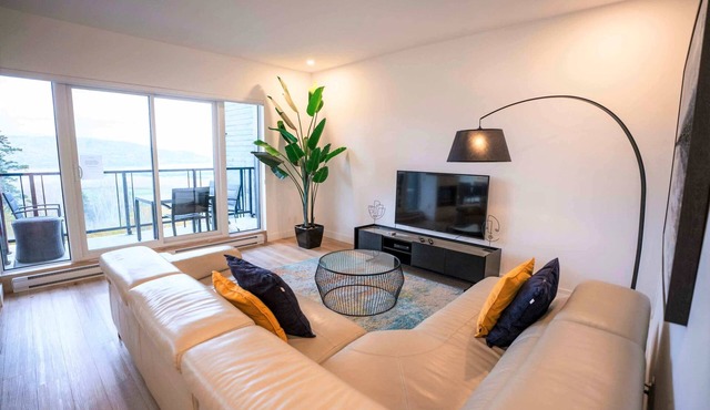 205 - Modern Suite - Pool and River View