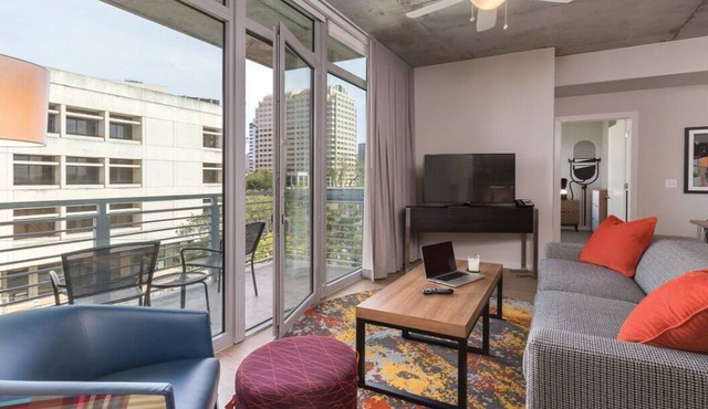 2BD/Austin - Full Kitchen, W/D, Balcony, Fire Pit!