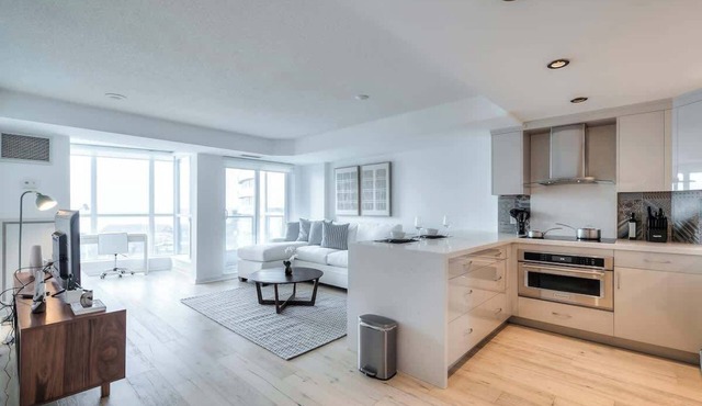 2BR Downtown Gem With Workspace and CN Tower Views