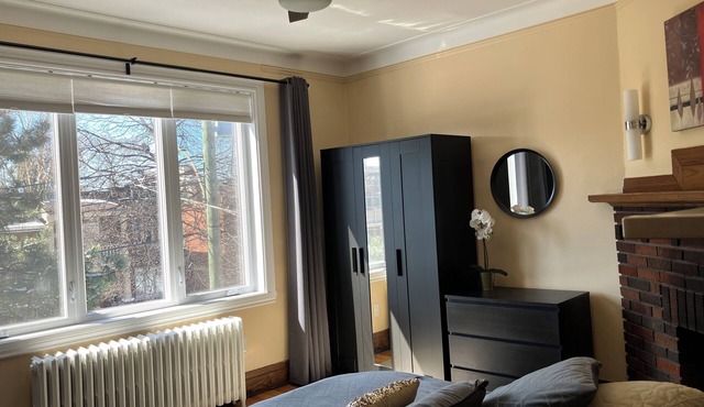 3-bedroom, large, sunny, upper duplex near Snowdon metro