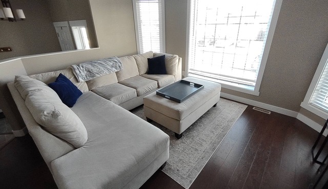 3 Bedroom Upstairs Suite - Fully Stocked, Clean and Pet-Friendly