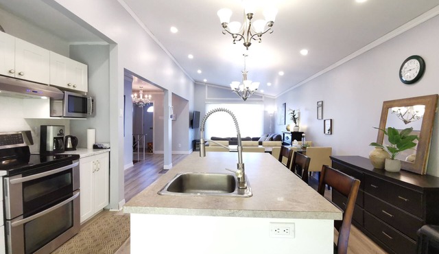 3 free parking,15 mins to old Montreal port(Pet Friendly)