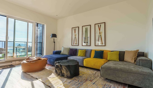 307 | Le Repere Condo | View and Modern Comfort