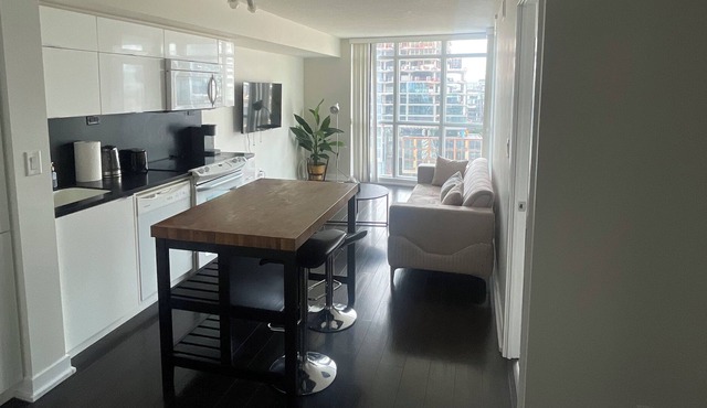 3Bed Condo Downtown w/free Parking - Rogers Center/CN Tower/Scotia Bank Arena