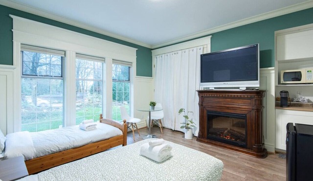 3Beds Ground-Level Private Suite in Burnaby