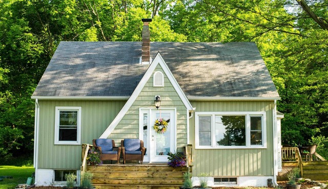 4 Bdrm Lakefront Retreat-Private Idyllic Forest with Trail-High Speed Internet