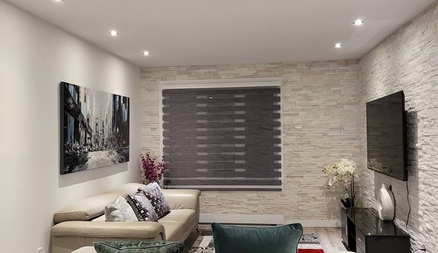 4 Bed Rooms Town House, 2.5 Bathrooms with Parking .