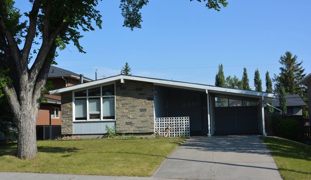 4-bedroom 2-bath bungalow in Charleswood North West Calgary