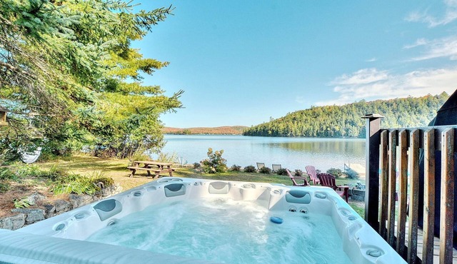4 Little Bears' Refuge, Cozy Lakefront property w/sandy beach, fireplace & spa
