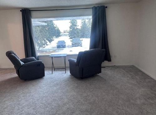 4 Private rooms with built-in closet & desk