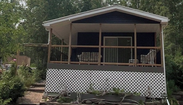 4 Season Cabin great for Summer or Winter activities! Excellent Green Space