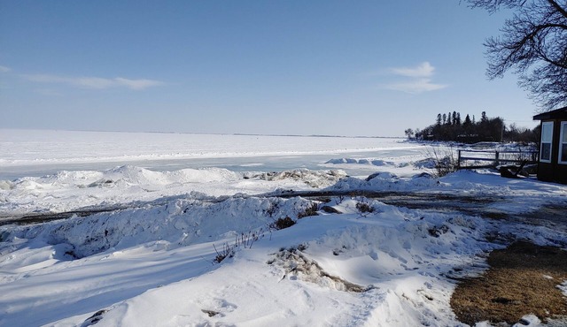 4 Season Peaceful Cottage in Ponemah - 5 min walk to Lake Winnipeg!