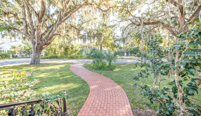 4bed, 2bath on Iconic Magnolia Ave-walking distance to shops and restaurants!