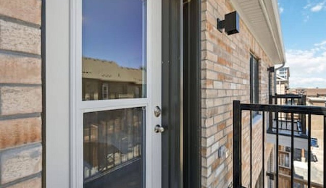 4BR 2.5WR Townhouse Downtown Whtiby