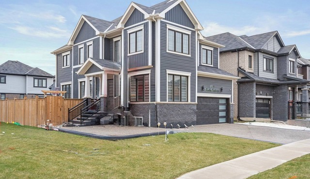 4BR Home w/Hot Tub & BBQ Near Niagara Falls