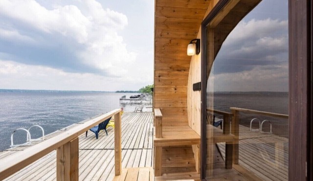 4BR Waterfront Retreat w/Barrel Sauna & Firepit