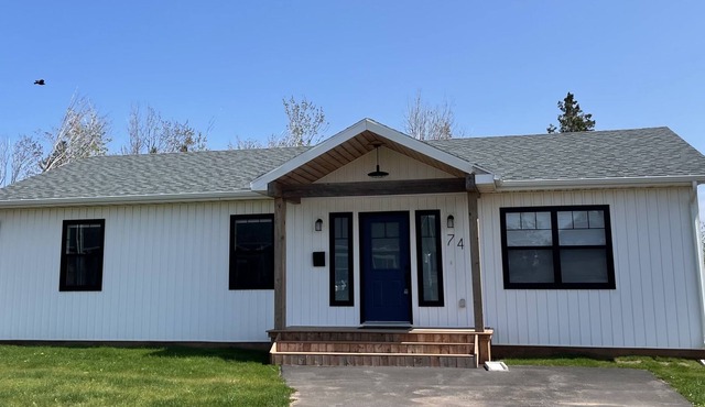5 Bedroom, 2 Bathroom Executive Home In The Heart Of North Rustico