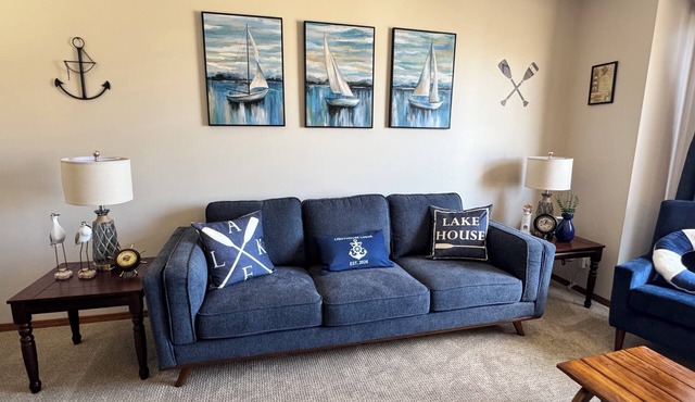 5 bedroom full house just steps to the Exciting Lakeshore Drive!