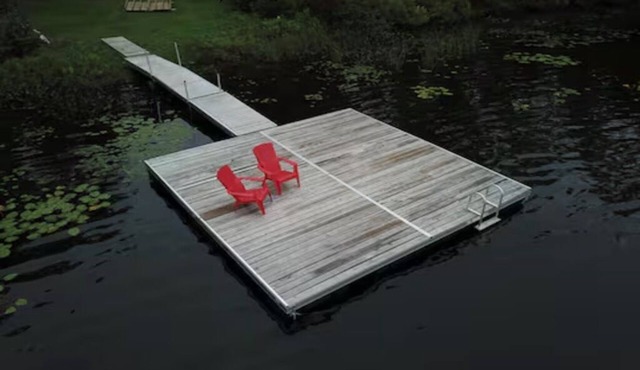 5 bedroom Pine Cottage on Sharbot Lake - Sleeps 12