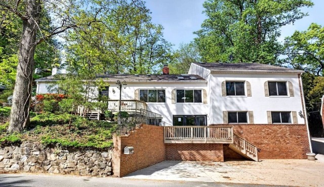 5 Bedrooms | Modern Interior | Spacious