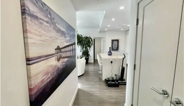 5 minutes to Skytrain Downtown - Cozy Bedroom