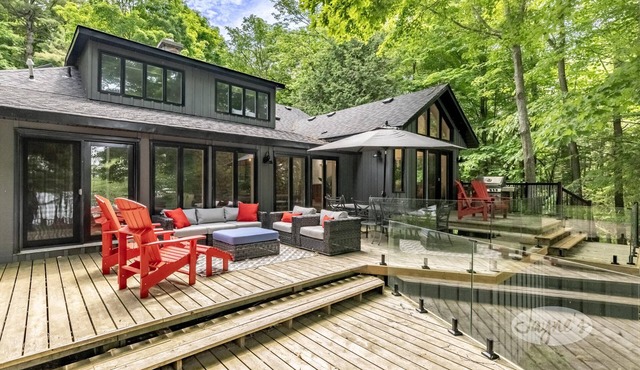 6 bedroom 4 bathroom cottage on Bass Lake near Orillia