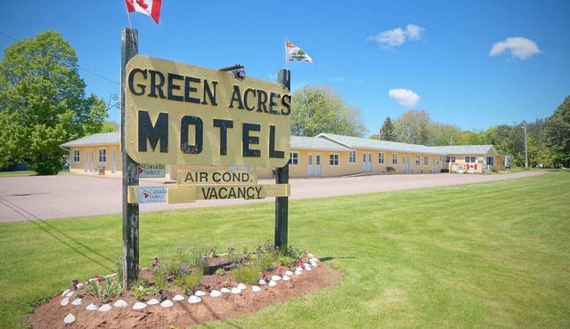 (6) Private Double Suite at Green Acres Summerside