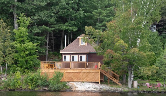 [# 6 The Lynx] Chalet overlooking the river.
