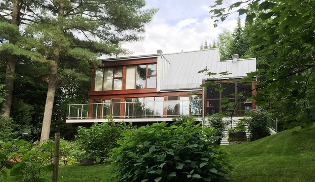 #622 Must See! Gorgeous House in Wooded Area
