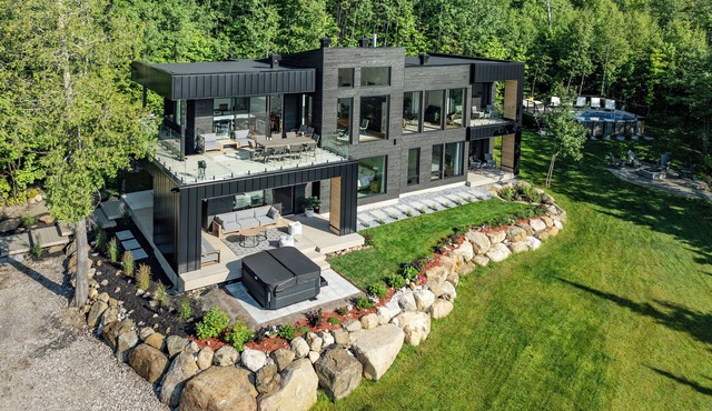 A billiard room to entertain evenings
