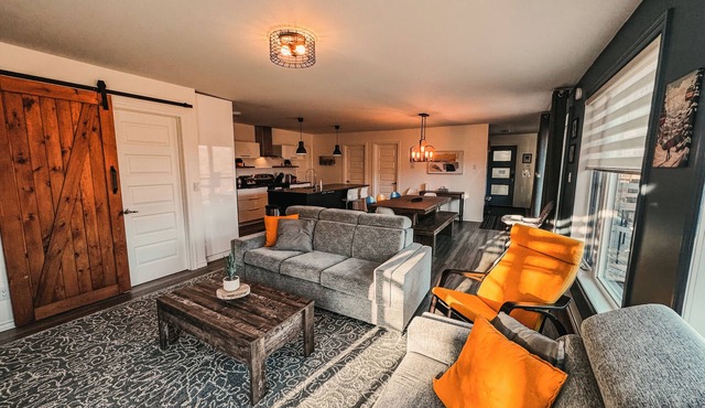 A cozy condo just a stone's throw from the ski slopes, perfect for the great outdoors.
