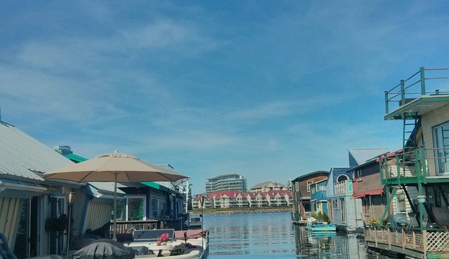 A Float Home B&B in Fisherman’s Wharf