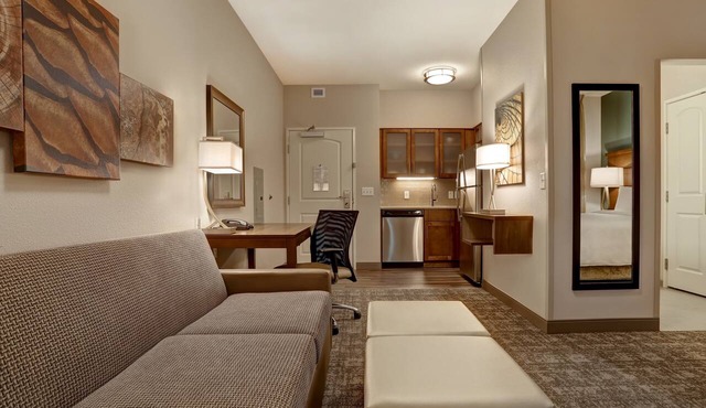 Accessible Queen Studio w/Full Kitchen, KS