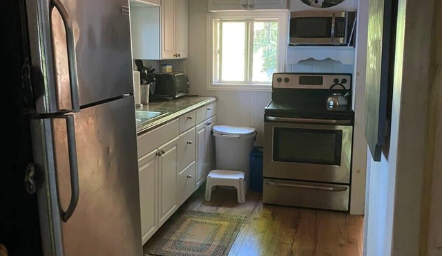 Ada Lake Cottage - Port Carling couples retreat
