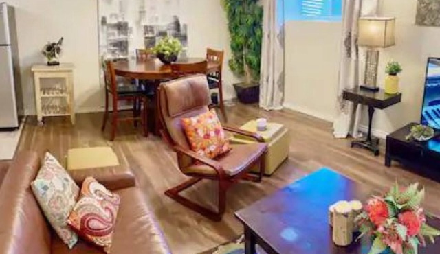 Adorable 2-bedroom place with in-suite laundry