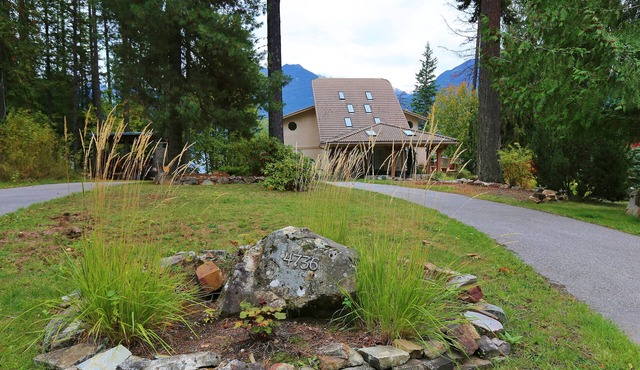 Ainsworth Lakefront Getaway