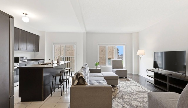 Airy Nest - 4 Beds, 2.5 Baths, 2 park