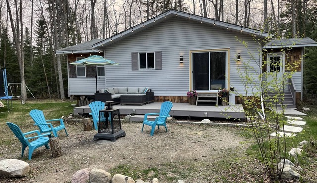 Albert Beach Cabin with Hot Tub - 5 min walk to beach