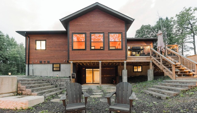 All Season Muskoka Cottage 10 mins to Huntsville with HotTub*Sauna*Kayaks*Game