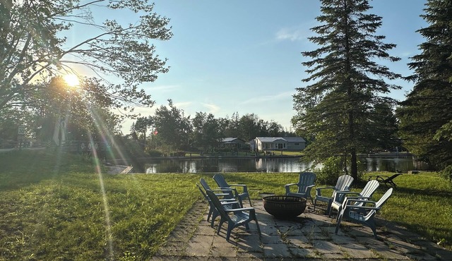 Amazing Lakeside Cottage in the Venice of Ontario-Lagoon City