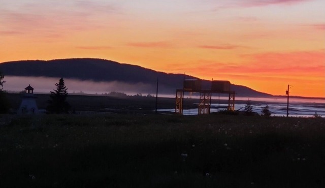 Amazing Waterviews Fundy’s Lighthouse Cottage B&B & Lost Lobster Room
