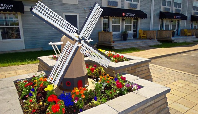 Amsterdam Inn & Suites, an Ascend Collection Hotel