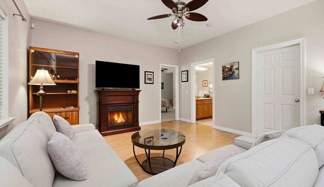 Anmore Nature Escape: Cozy 2BR Suite near Lakes